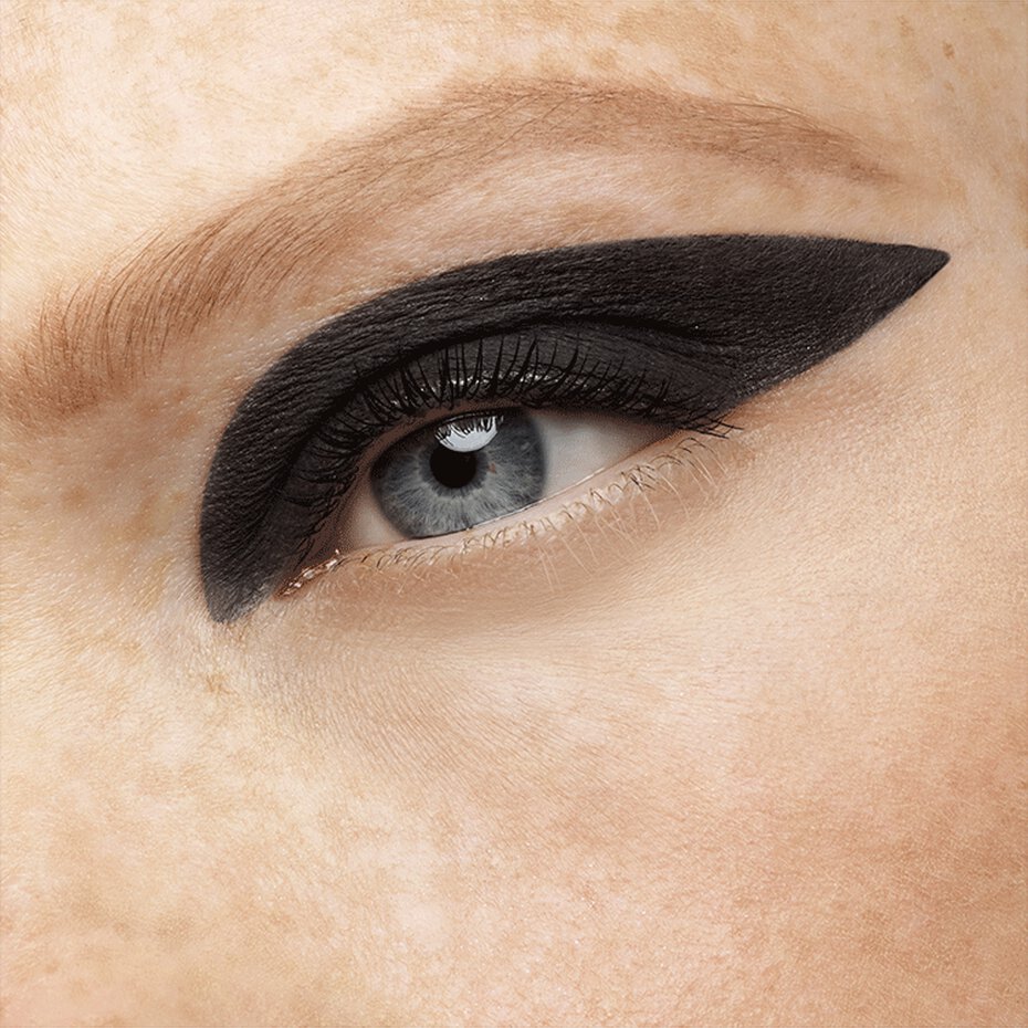 YSL Velvet Crush Matte Eyeshadow, 32 Unaccessible Black osbshop.pk