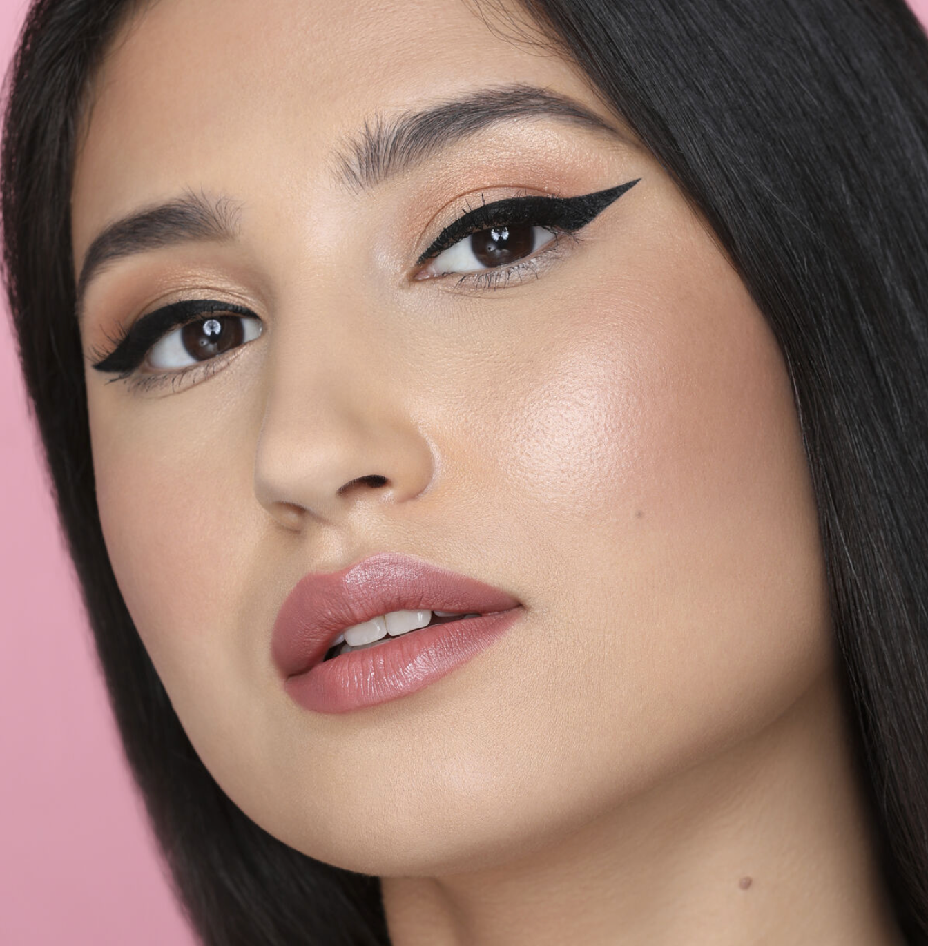 Huda Beauty Life Liner Quick 'N Easy Precision Liquid Eyeliner osbshop.pk