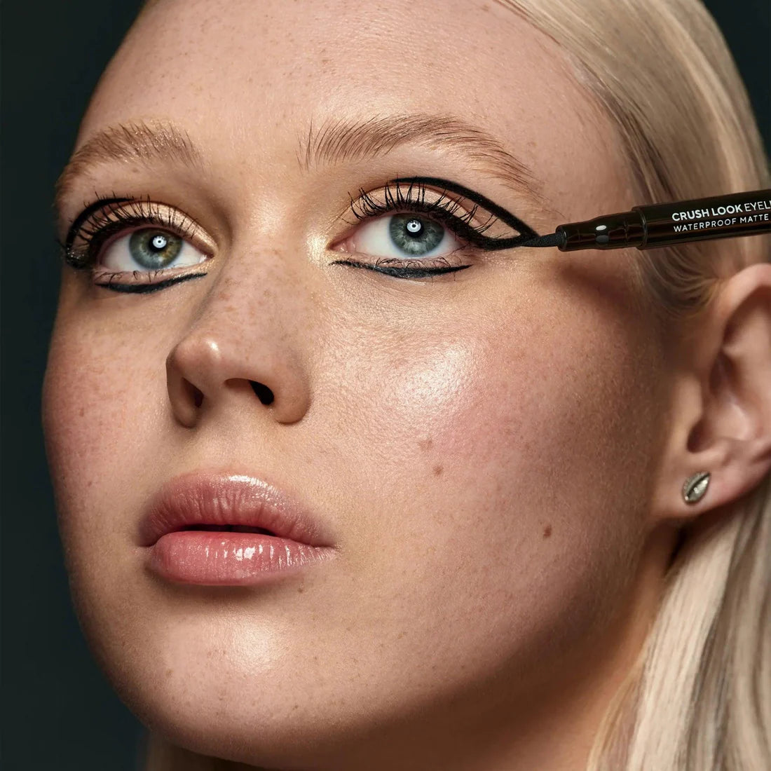 Lamel Crush Look Eyeliner No. 401 Black 1 Piece osbshop.pk